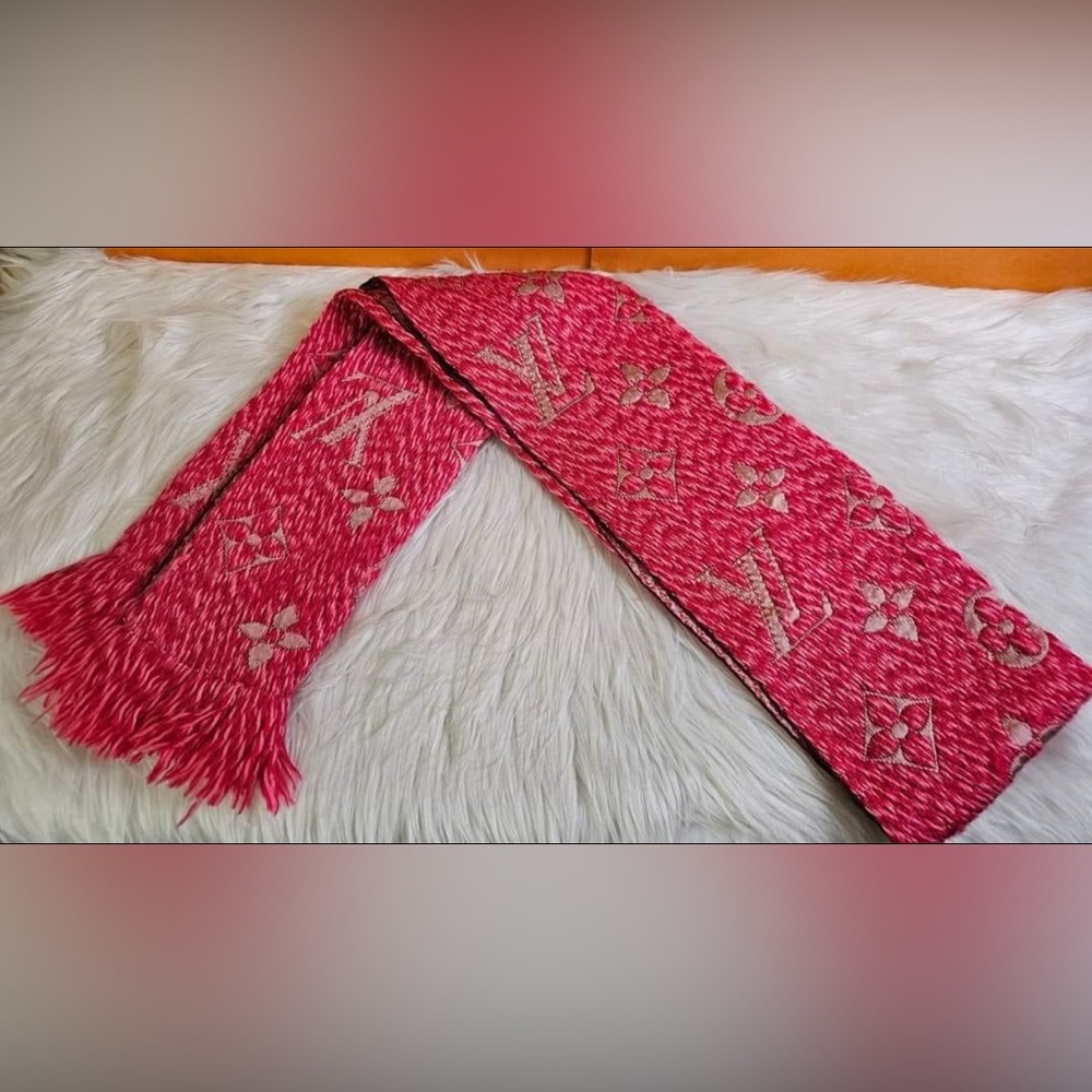 ✨Louis Vuitton Logomania Scarf! - Picture 4 of 9